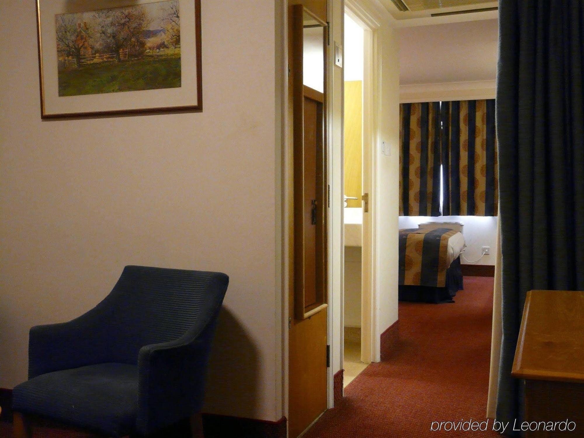 홀리데이 인 카디프 - 노스 M4 호텔 객실 사진